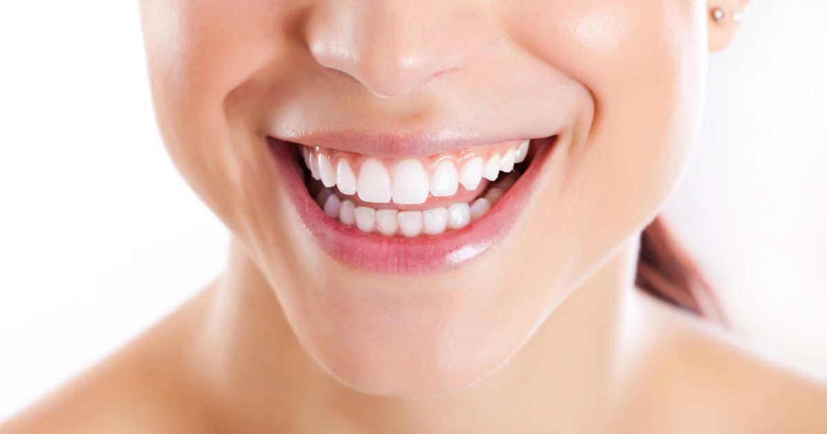Cleaning Between Teeth: The Secret Behind a Truly Healthy Smile